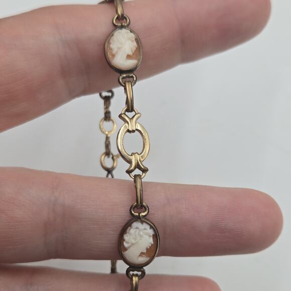Vintage 12K Gold Filled Carved Shell Cameo Bracelet Delicate Link Bracelet 7.25" - Picture 3 of 5